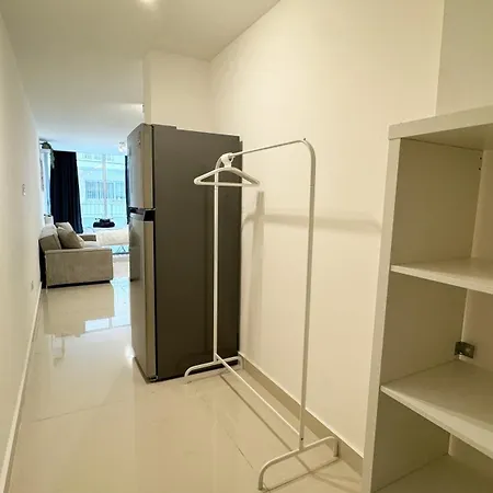 Flora Beachfront Finikoudes Apartamento