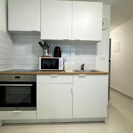 Apartamento Flora Beachfront Finikoudes Lárnaca