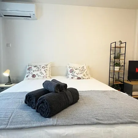 Flora Beachfront Finikoudes Apartamento