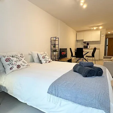 Flora Beachfront Finikoudes Apartamento